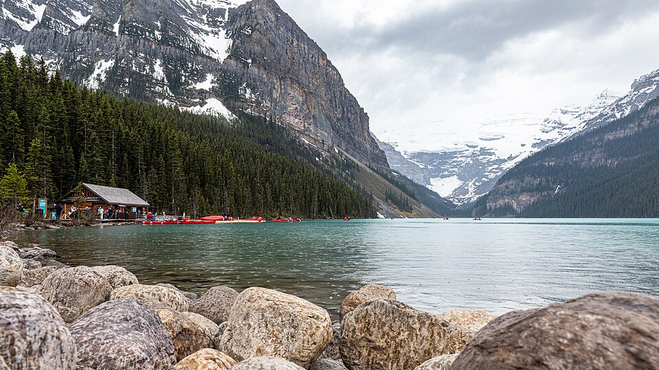 Louise, Lake